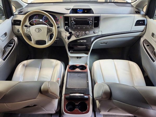 2012 TOYOTA SIENNA — CKPT