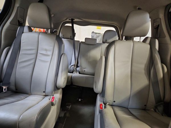 2012 TOYOTA SIENNA — SUVN