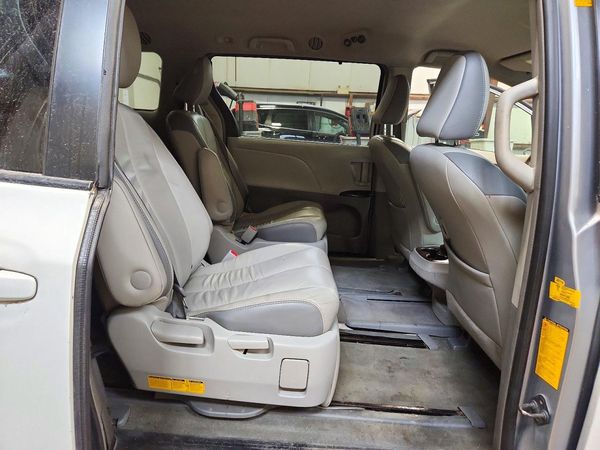 2012 TOYOTA SIENNA — PSRS