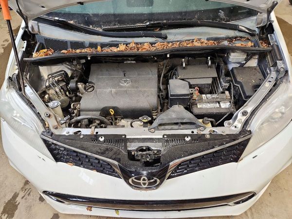 2012 TOYOTA SIENNA — Engine bay