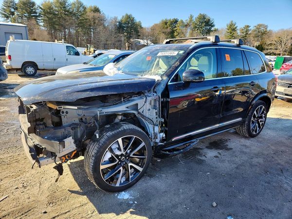 2023 VOLVO XC90