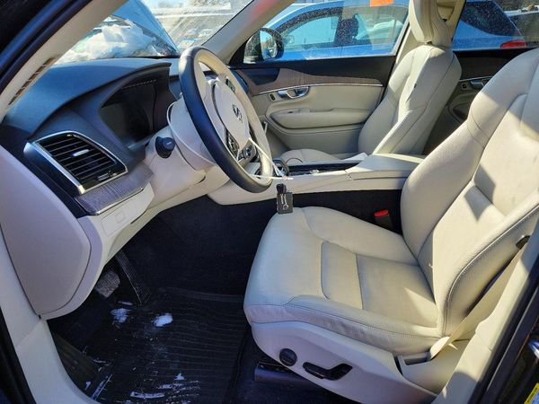 2023 VOLVO XC90