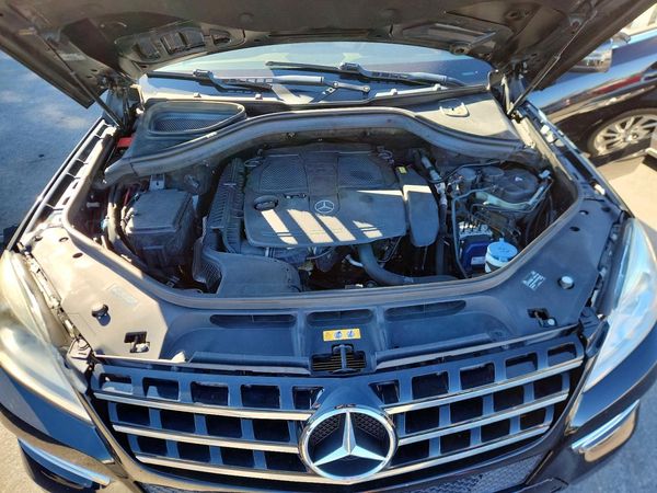 2013 MERCEDES-BENZ ML ML350 4-MATIC — Engine bay