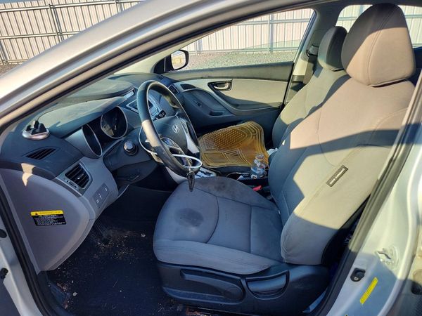 2012 HYUNDAI ELANTRA GLS(Middle grade) — DENT