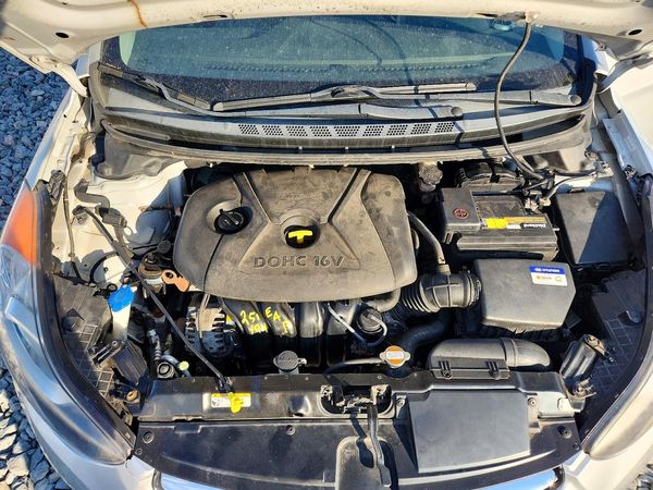 2012 HYUNDAI ELANTRA GLS(Middle grade) — Engine bay