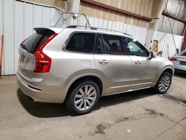 2017 VOLVO XC90 Momentum — PSRA
