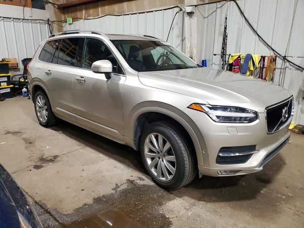 2017 VOLVO XC90 Momentum — Passenger 3/4