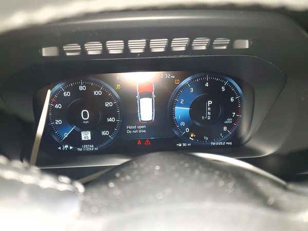 2017 VOLVO XC90 Momentum — ODOM