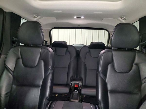 2017 VOLVO XC90 Momentum — SUVN