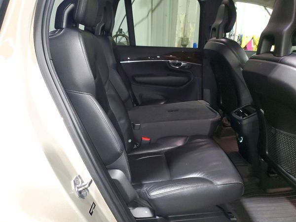 2017 VOLVO XC90 Momentum — PSRS