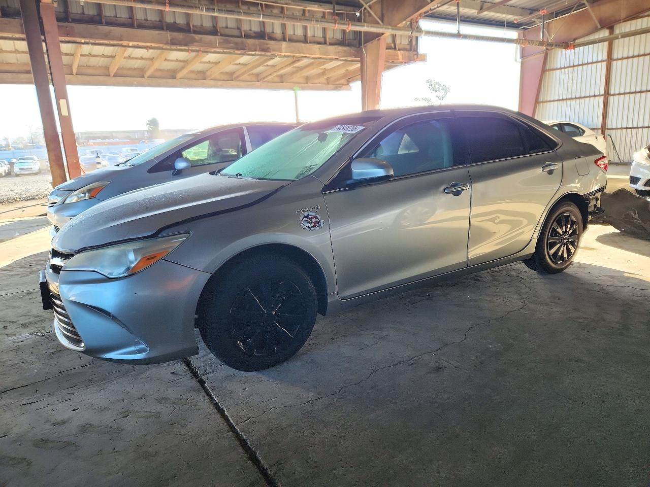 2017 TOYOTA CAMRY SOLA LE/SE/XLE Hybrid — Front 3/4