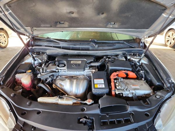 2017 TOYOTA CAMRY SOLA LE/SE/XLE Hybrid — Engine bay