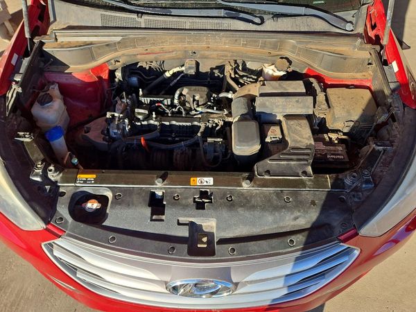 2017 HYUNDAI SANTA FE — Engine bay