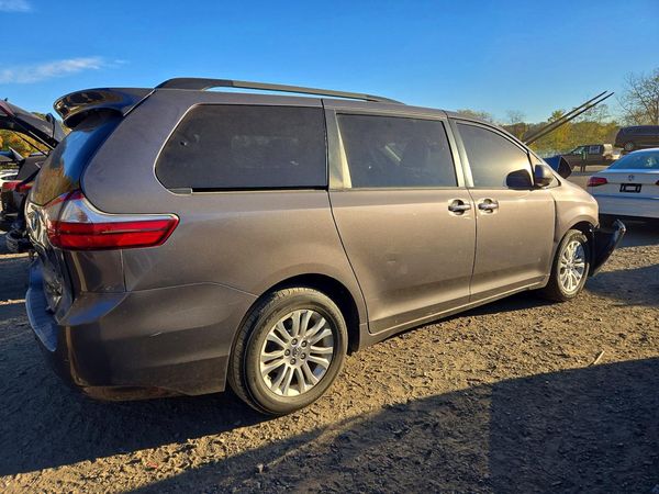 2017 TOYOTA SIENNA — PSRA