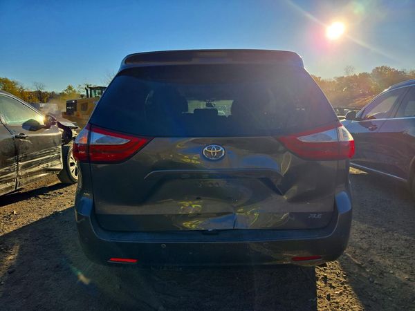 2017 TOYOTA SIENNA — DIRR