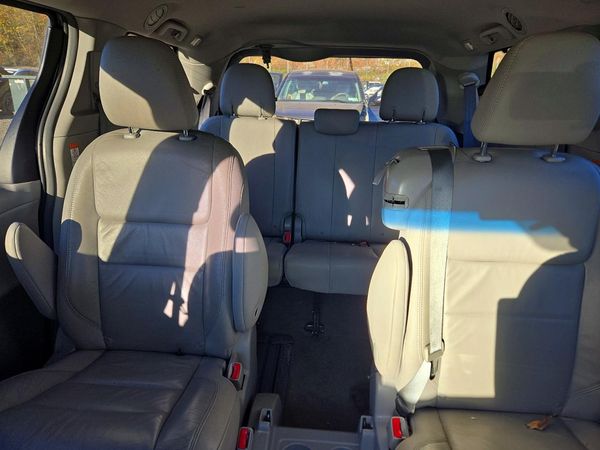 2017 TOYOTA SIENNA — SUVN