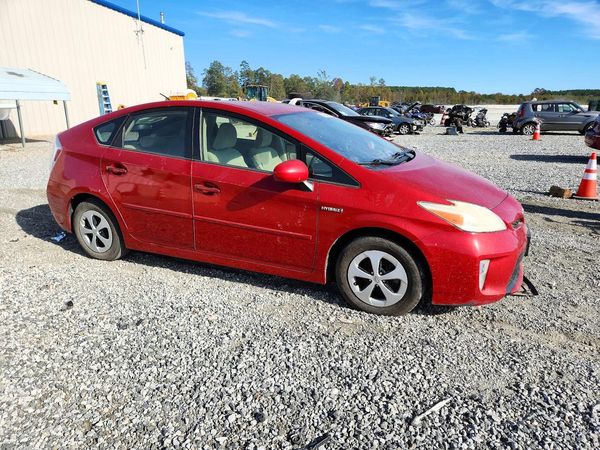 2013 TOYOTA PRIUS — Passenger 3/4