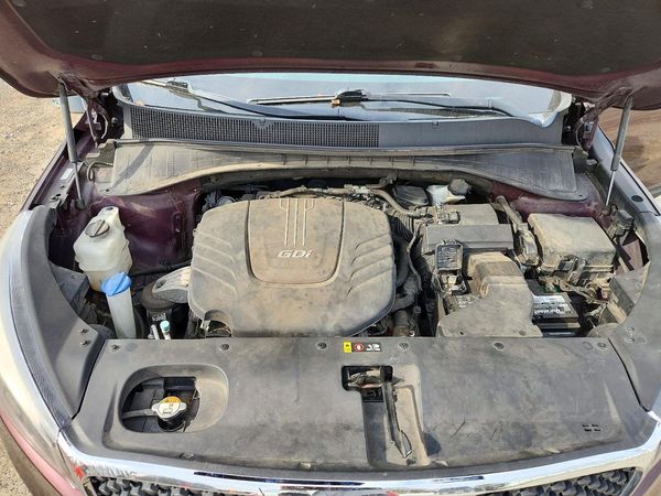 2016 KIA SORENTO L / LX — Engine bay