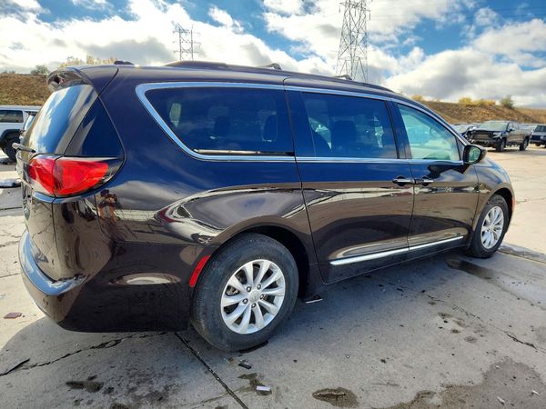 2017 CHRYSLER PACIFICA Touring L — PSRA