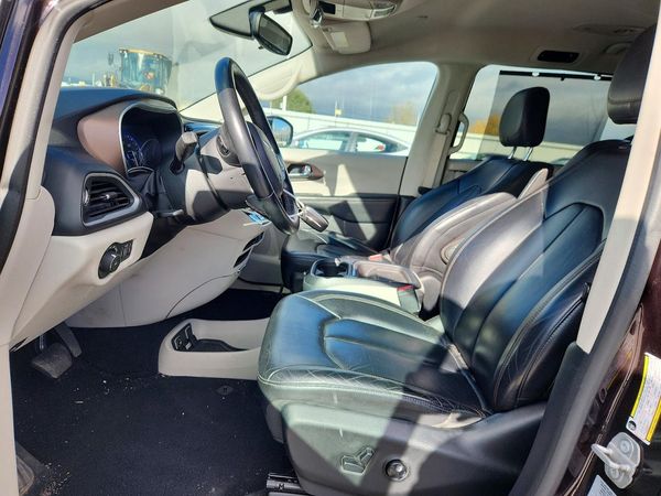 2017 CHRYSLER PACIFICA Touring L — DENT