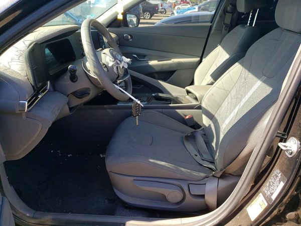 2025 HYUNDAI ELANTRA SE — DENT