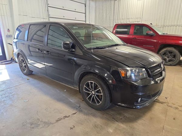 2016 DODGE GRAND CARAVAN R/T — Passenger 3/4