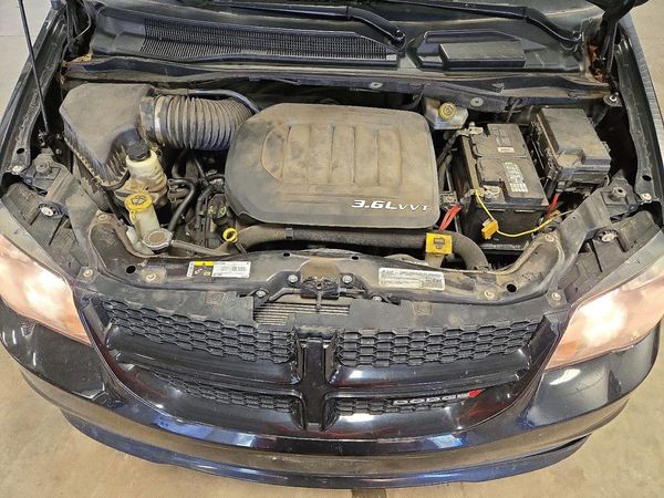 2016 DODGE GRAND CARAVAN R/T — Engine bay