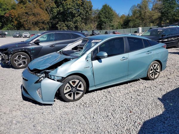 2017 TOYOTA PRIUS — Front 3/4
