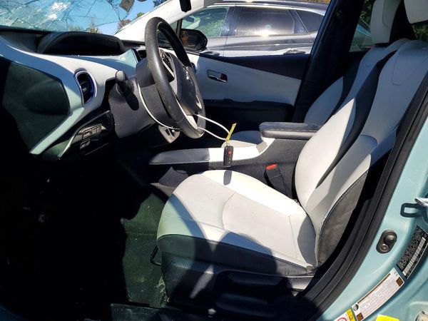 2017 TOYOTA PRIUS — DENT