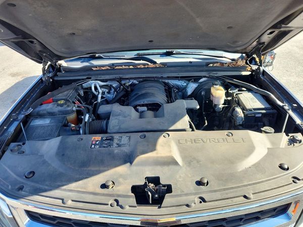 2015 CHEVROLET TAHOE LT — Engine bay