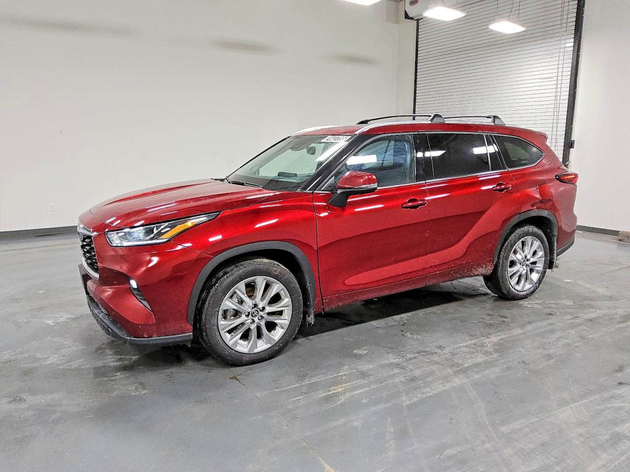 2025 TOYOTA HIGHLANDER — Front 3/4
