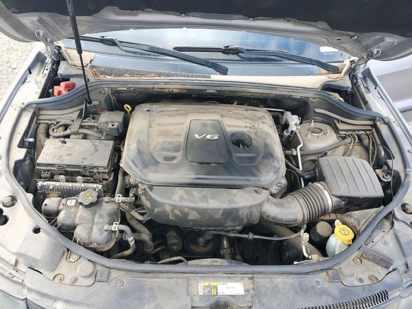 2018 JEEP GRAND CHEROKEE Laredo — Engine bay