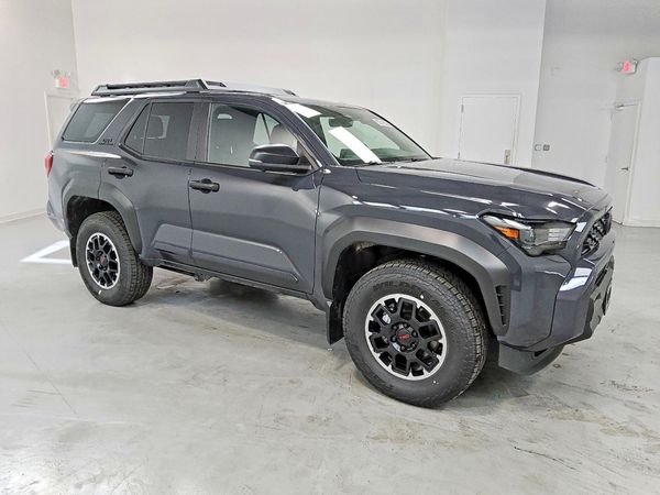 2025 TOYOTA 4RUNNER — Passenger 3/4