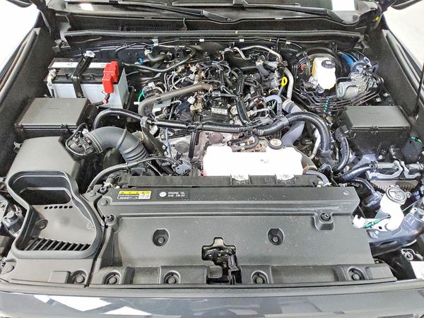 2025 TOYOTA 4RUNNER — Engine bay