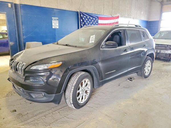 2016 JEEP GRAND CHER Latitude/Longitude/North — Front 3/4