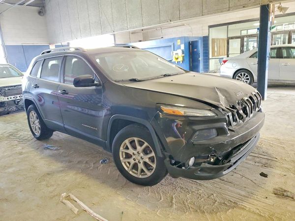 2016 JEEP GRAND CHER Latitude/Longitude/North — Passenger 3/4