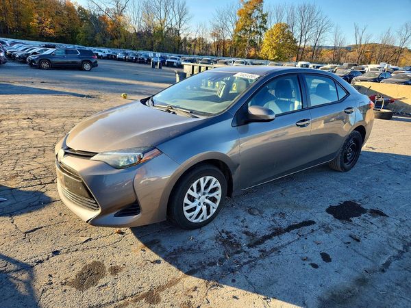 2017 TOYOTA COROLLA — Front 3/4