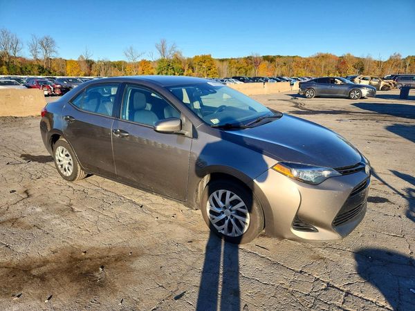 2017 TOYOTA COROLLA — Passenger 3/4