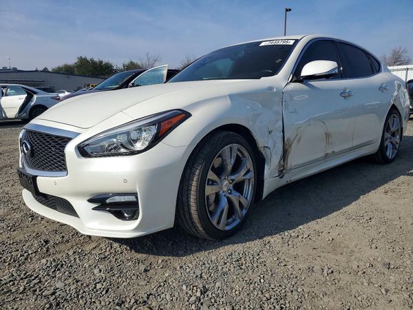 2017 INFINITI Q70