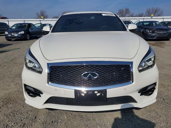 2017 INFINITI Q70