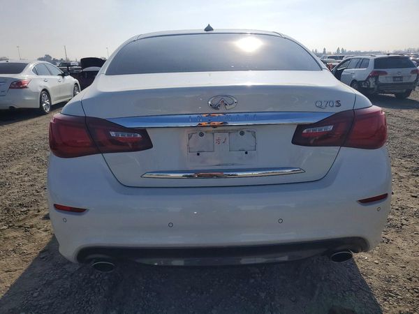 2017 INFINITI Q70