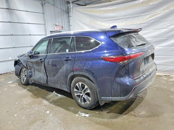 2022 TOYOTA HIGHLANDER XLE