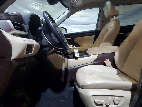 2022 TOYOTA HIGHLANDER XLE