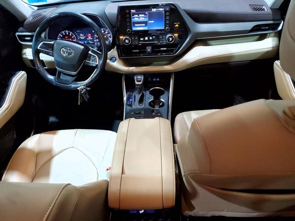 2022 TOYOTA HIGHLANDER XLE