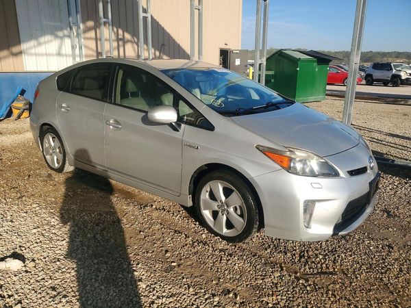 2013 TOYOTA PRIUS — Passenger 3/4
