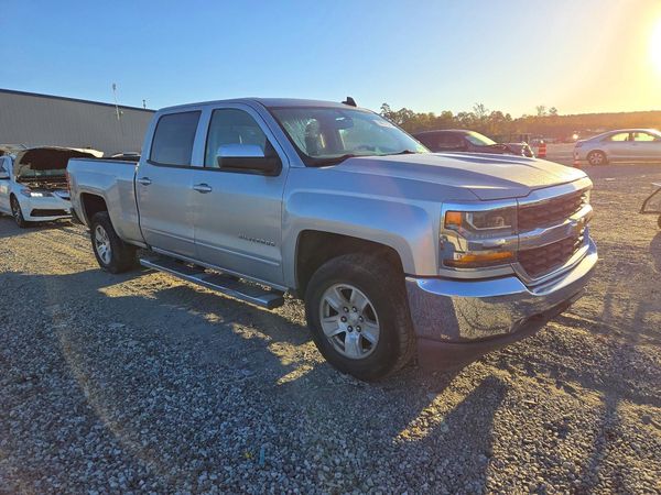 2017 CHEVROLET SILVERADO — Passenger 3/4