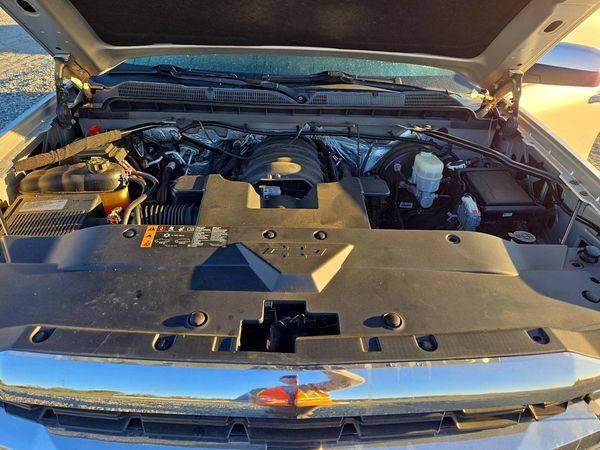 2017 CHEVROLET SILVERADO — Engine bay
