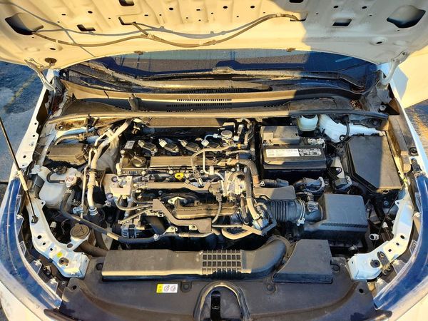 2021 TOYOTA COROLLA SE — Engine bay