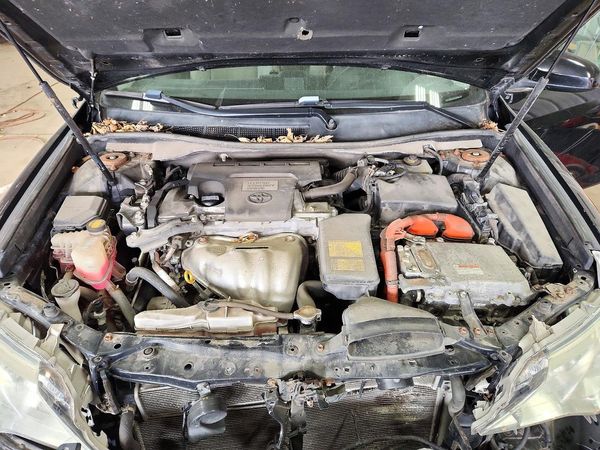 2012 TOYOTA CAMRY SOLA Hybrid — Engine bay