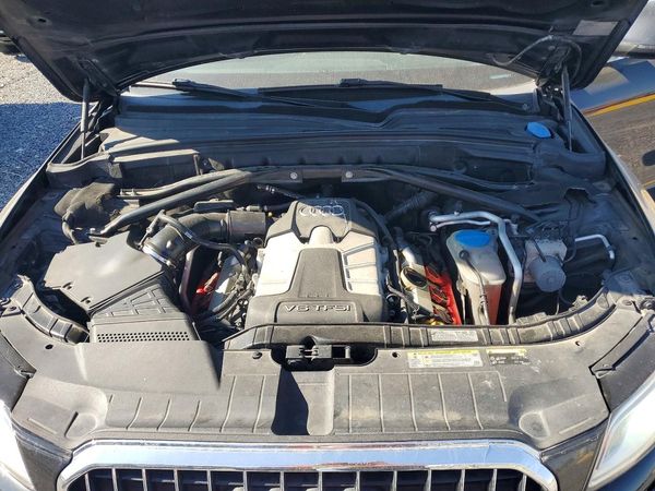 2013 AUDI Q5 Premium Plus — Engine bay